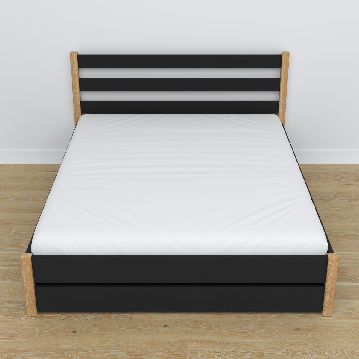 Doppelbett mit Schublade aus Holz schwarz mit Eiche – Schrägansicht, Scandi-Schlafzimmer