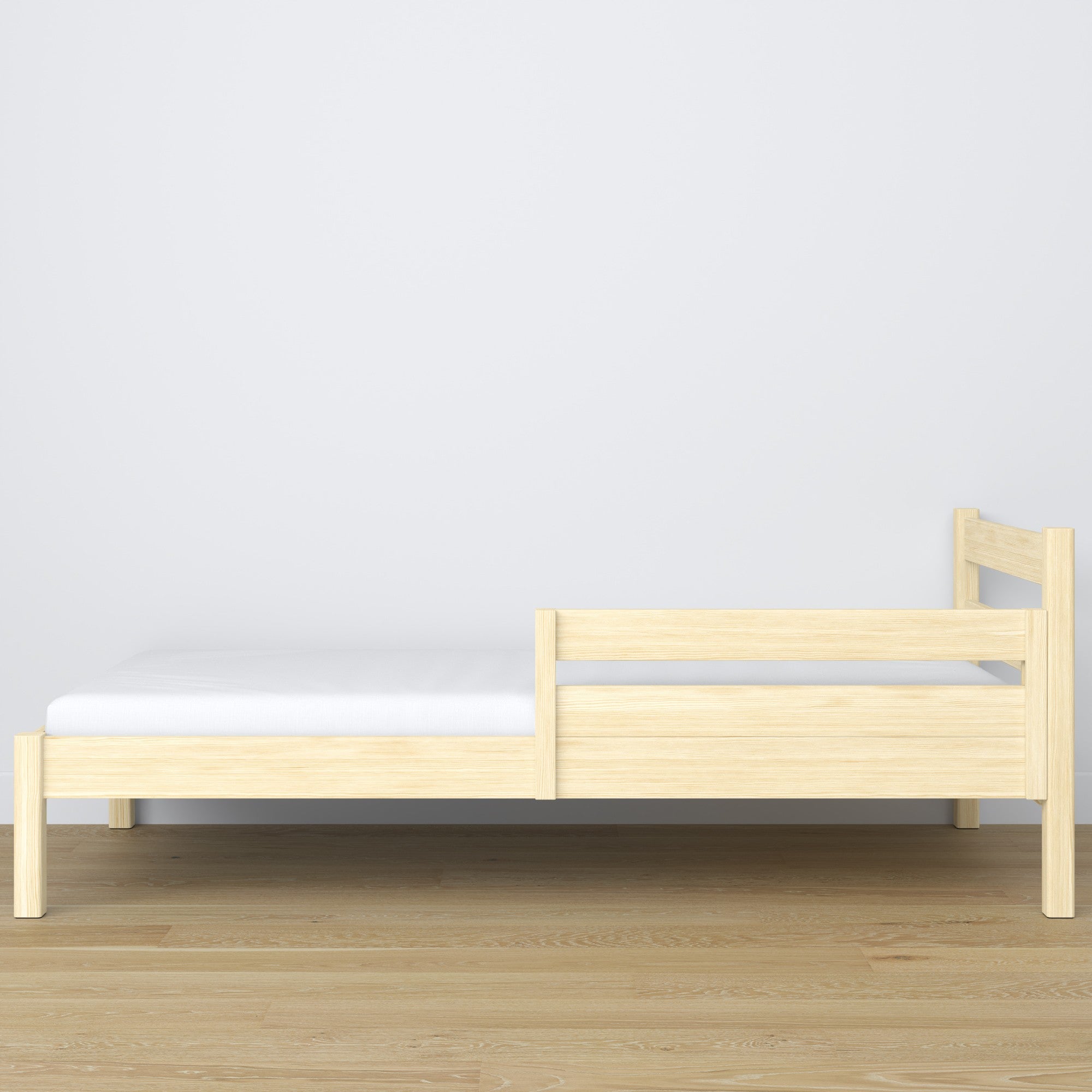 Schutzgitter Holz Kiefer farblos im Kinderbett – scandi Einrichtung