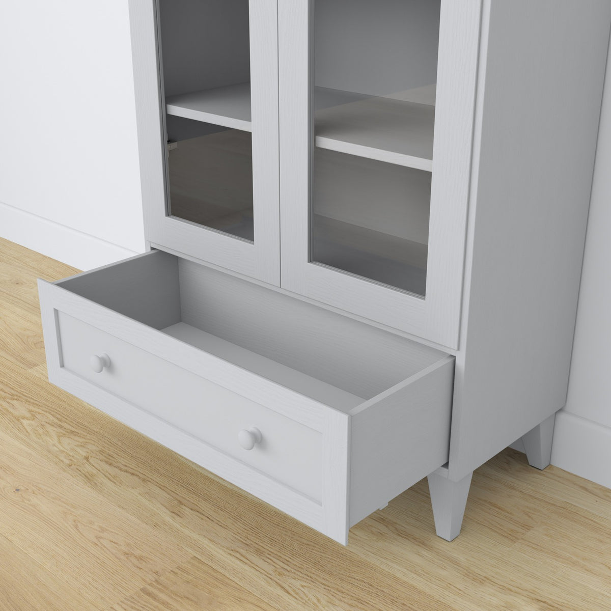Vitrine 1S 90 Aschgrau – Glastüren, Scharniere, Holz, Nizio
