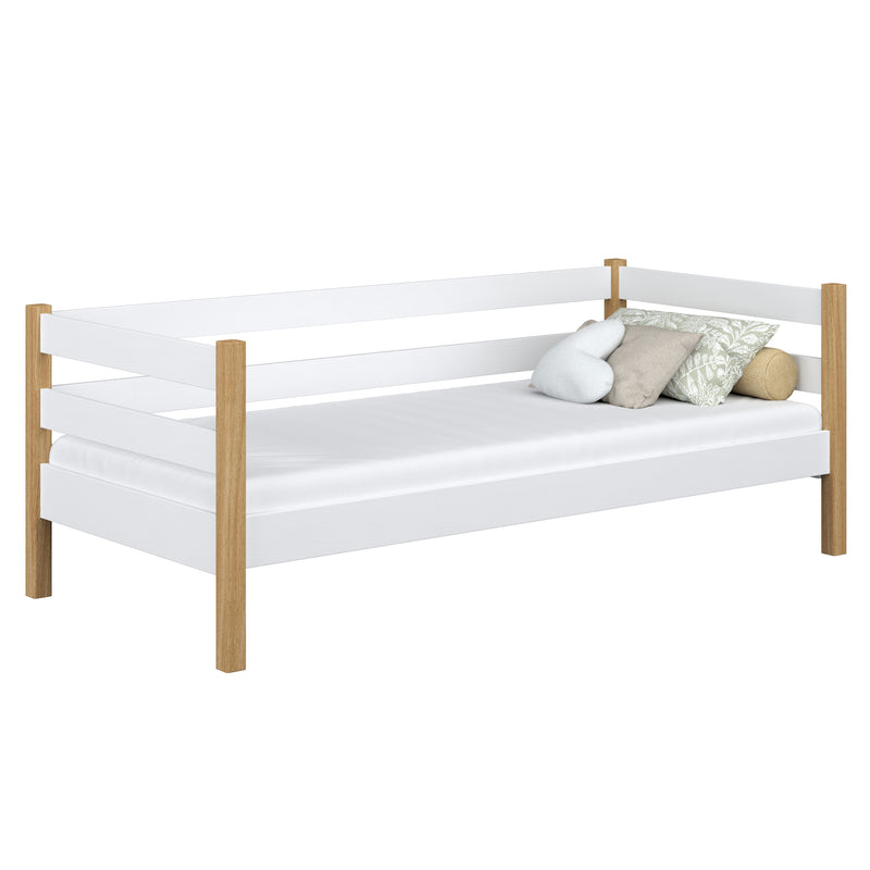 Drewniane łóżko sofa N01 biało dębowy – widok ogólny, lite drewno