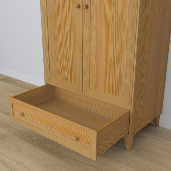 Schrank 2D1S Kiefernholz Naturkiefer – Türen geöffnet, Kleiderstange und innere Regale
