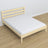 Doppelbett Kiefer farblos im Schlafzimmer – Einrichtung mit Bettwäsche, Scandi-Stil